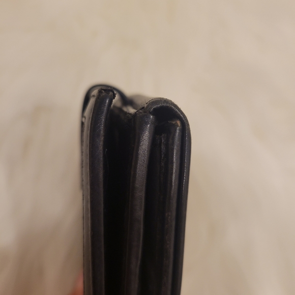 Gucci Bi-Fold Wallet with Snap Closure - Picture 5 of 12